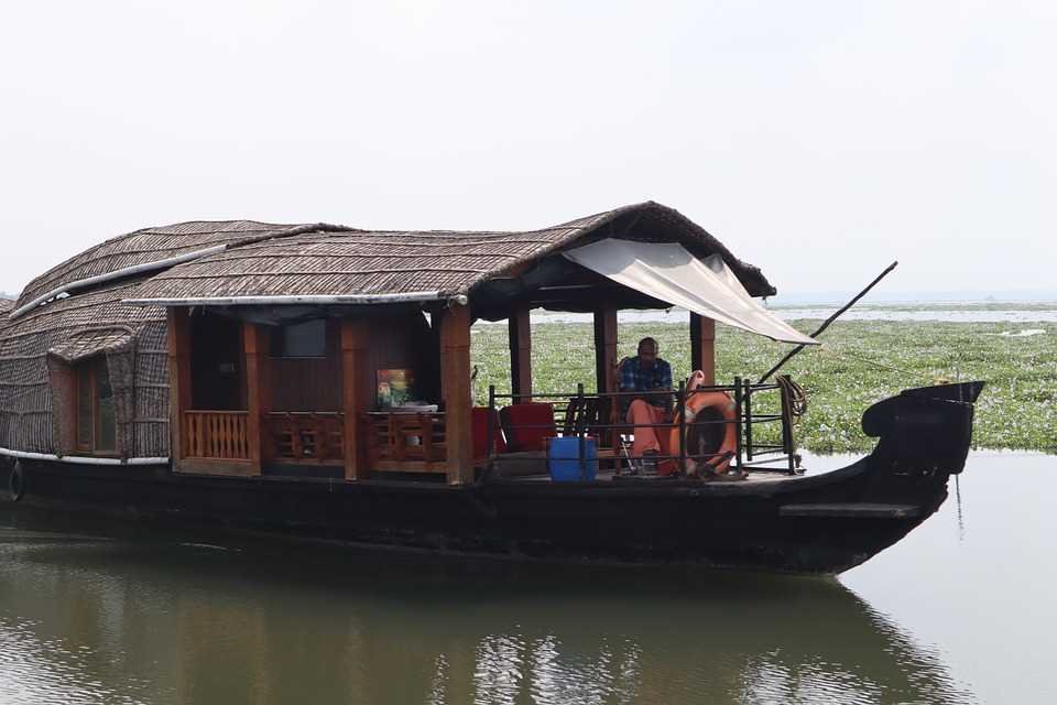 Kerala winter tours: One week to explore Backwaters